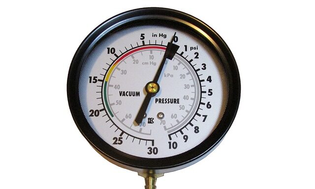 Jak podłączyć wakuometr do gaźników?