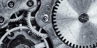 Dlaczego silnik piszczy?