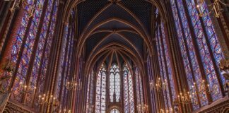 Na czym zawiesić żyrandol?