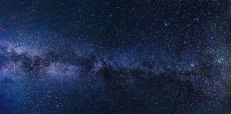 Czy dziecko powinno spać przy lampce nocnej?