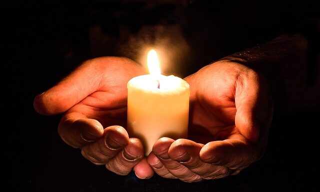 Jak nazywa się świeca zapalana podczas rorat? Jak nazywa się świeca zapalana podczas rorat?