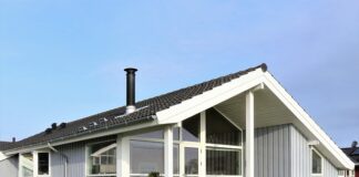 Czym tanio pomalować drewno?