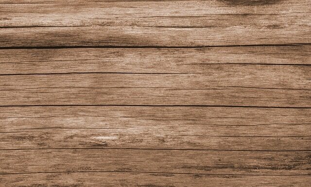 Co położyć na ścianę w salonie?