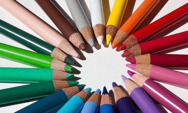 Czym pokryć lakierowane drewno?