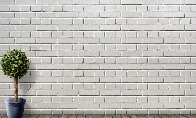 Jak zabezpieczyć doniczki na parapecie zewnętrznym bez wiercenia?